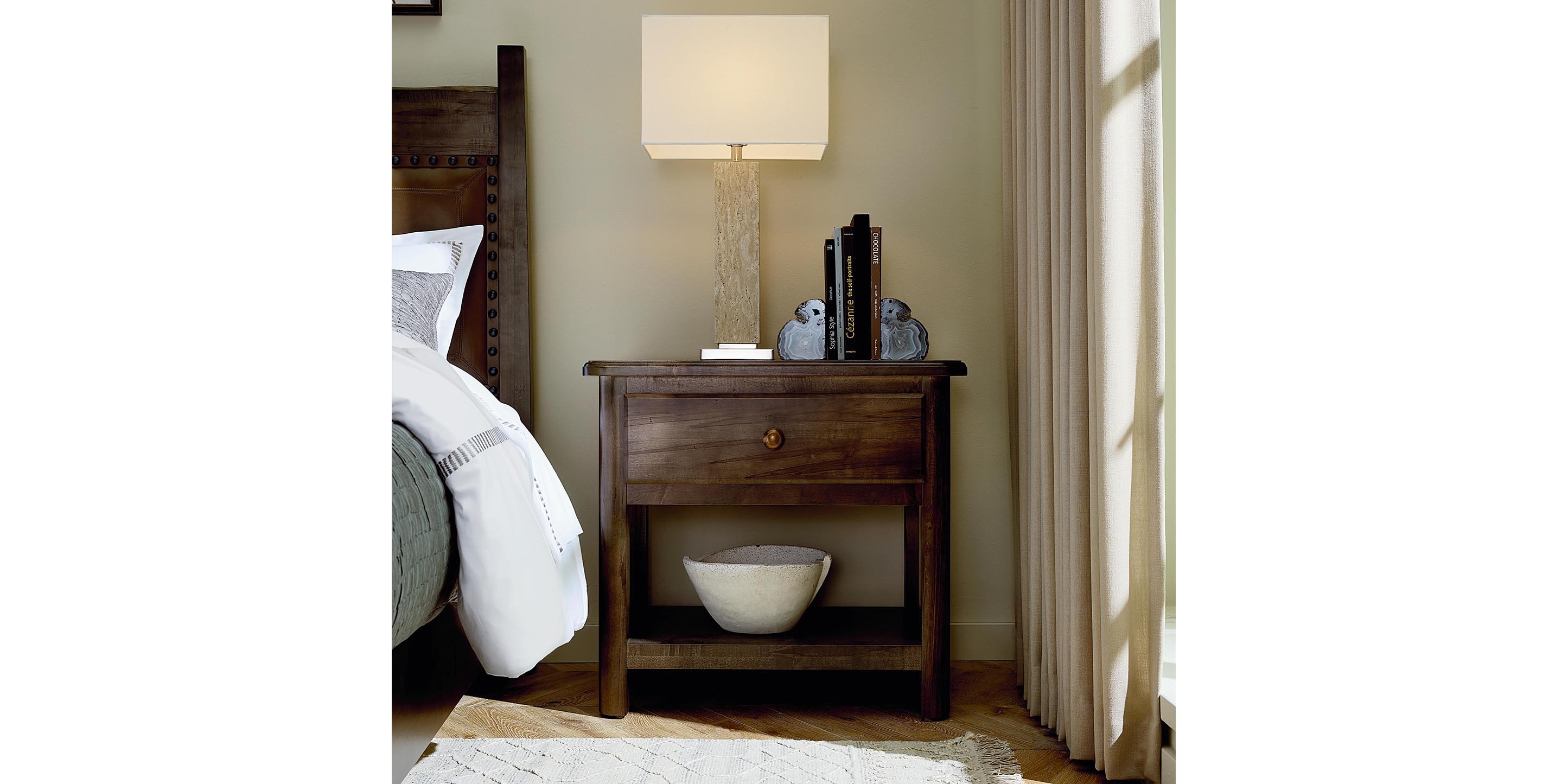 USAアンティーク Bassettナチュラルウッド ナイトテーブル Heritage One Drawer Nightstand | Bassett Furniture