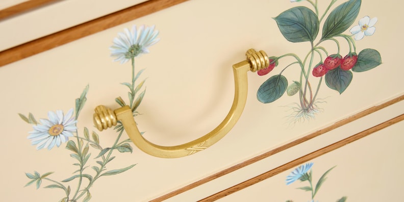 Cita 3 Drawer Hand-Painted Accent Chest image number 4