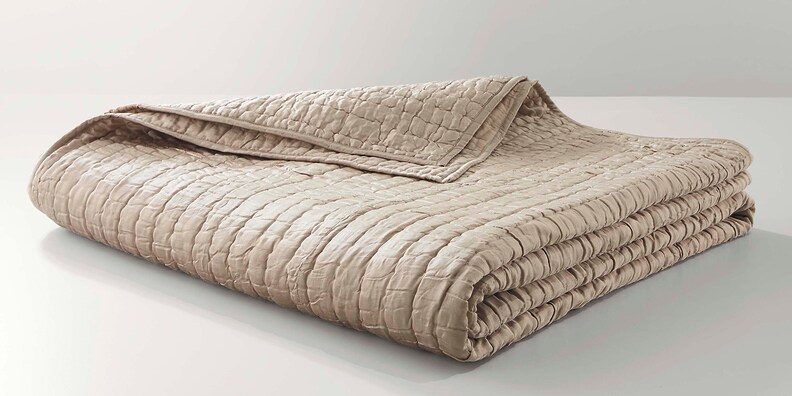 Hadon King Quilt Oyster image number 0