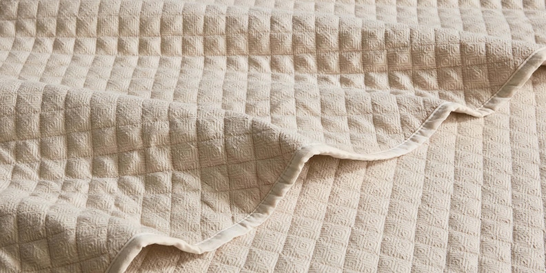 Breeze On By Queen Quilt Natl image number 2
