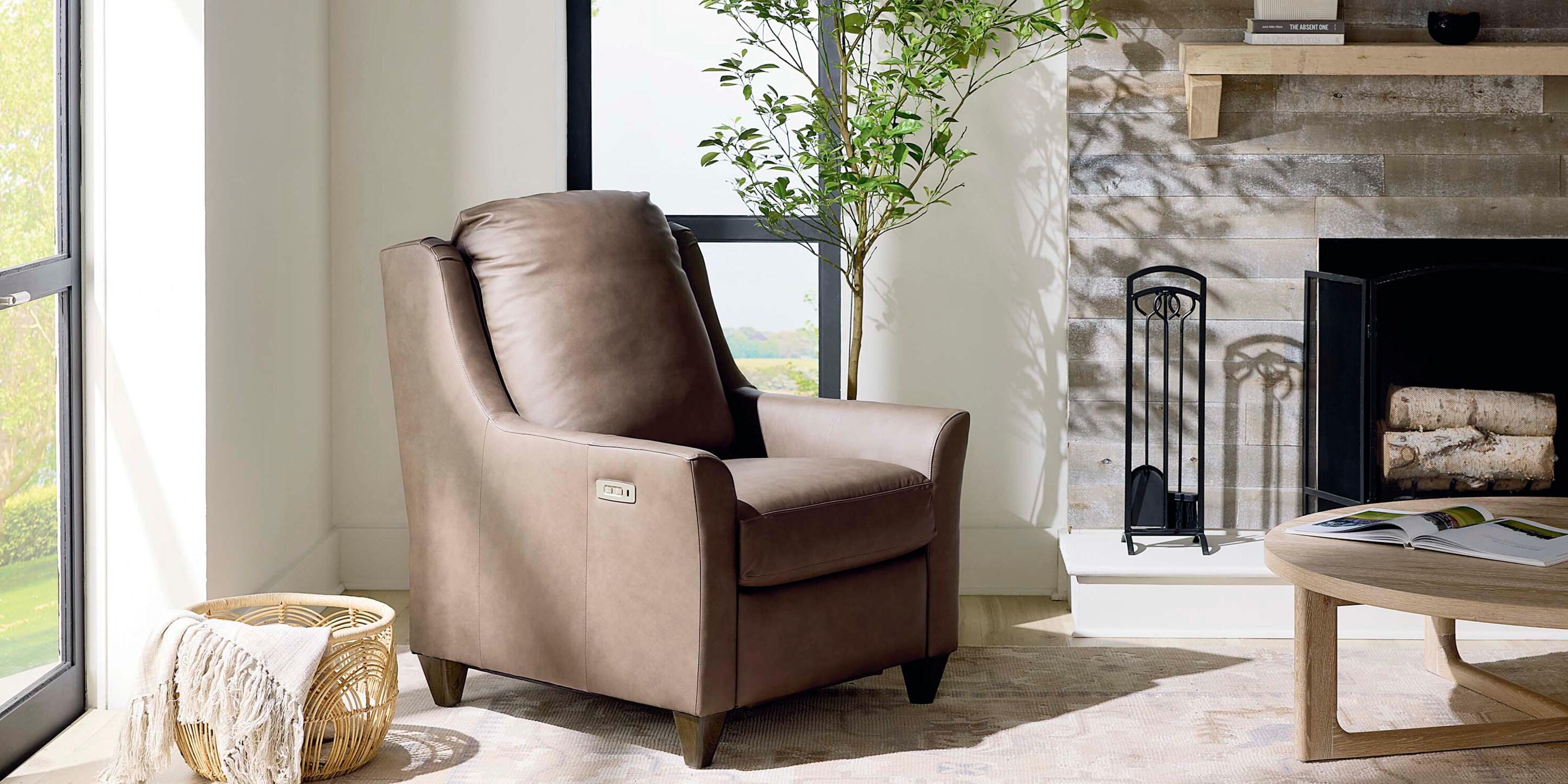 BenchMade Motion Leather Slope Arm Recliner Bassett Furniture